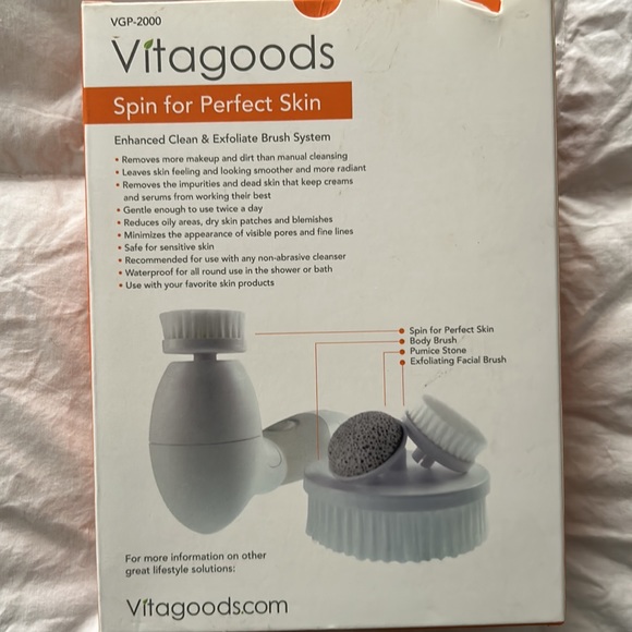 Vitagoods Cleansing Spin Brush - Picture 2 of 2
